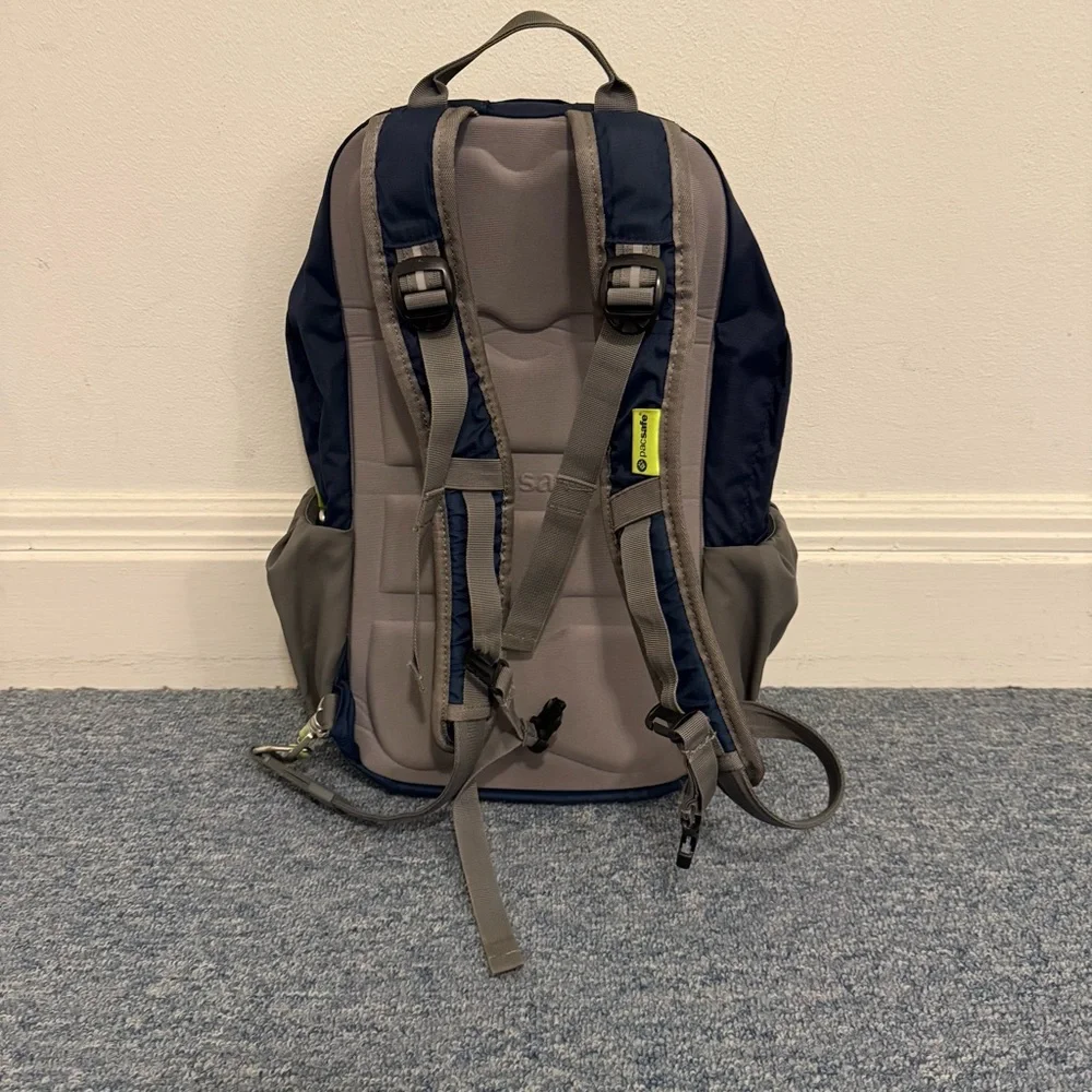 Pacsafe Venturesafe 15L GII Backpack - read - Picture 3 of 6
